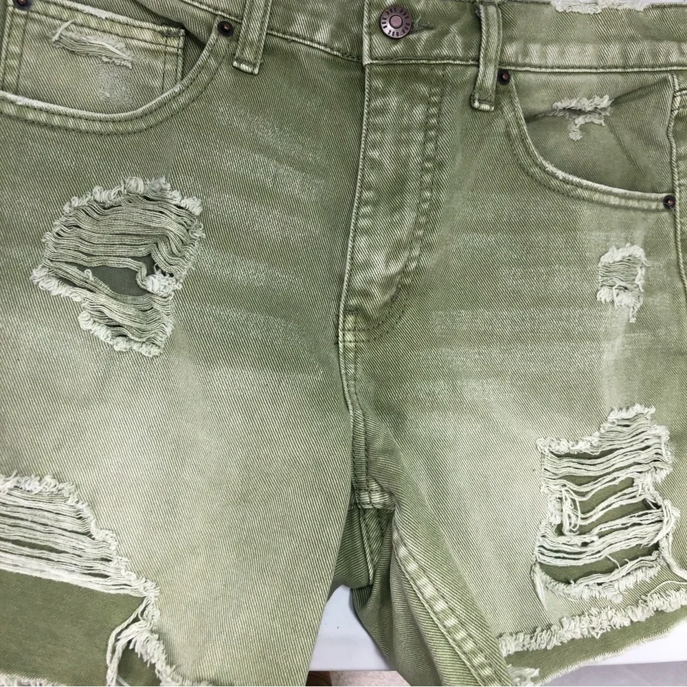 UO BDG Dropped Waist Ripped Shorts Olive Green Sz 25 High Rise Casual Boho Beach
